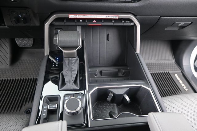 Used 2025 Toyota Tundra Limited AWD/4WD image 7