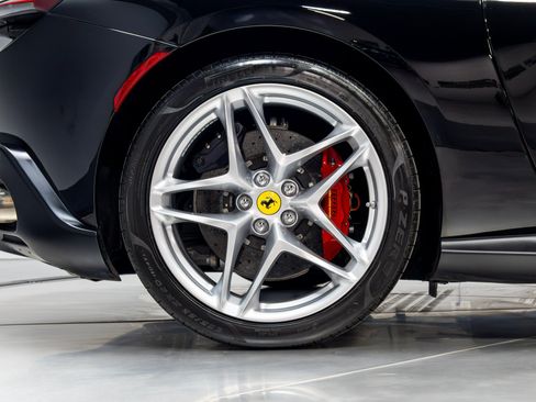 Used 2022 Ferrari Roma RWD image 21