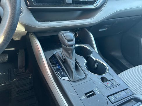 Used 2022 Toyota Highlander L image 14
