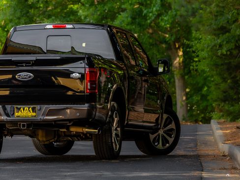 Used 2017 Ford F150 King Ranch w/ Equipment Group 601A Luxury AWD/4WD image 30