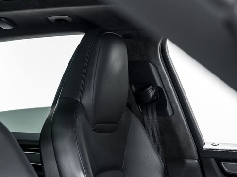 Used 2022 Porsche Cayenne Turbo AWD/4WD image 38