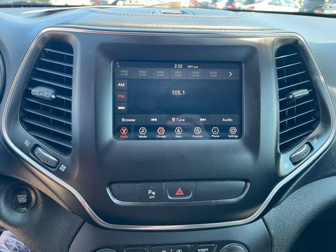 Used 2020 Jeep Cherokee Latitude Plus w/ Cold Weather Group AWD/4WD image 34