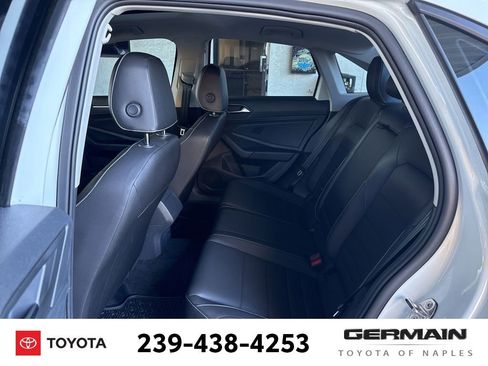 Used 2023 Volkswagen Jetta SE w/ Panoramic Sunroof Package image 18