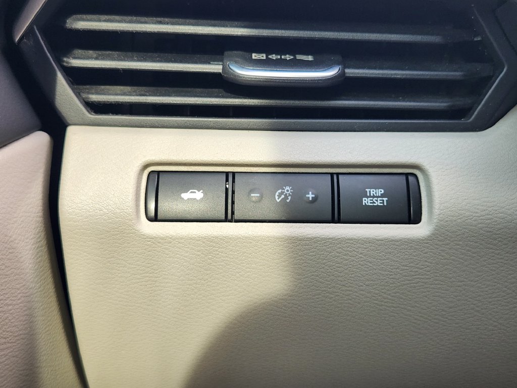 Used 2025 Nissan Altima 2.5 SV FWD image 22
