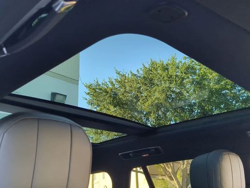 Used 2025 Land Rover Range Rover SE image 20