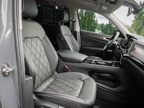 Used 2025 Volkswagen Atlas SEL Premium R-Line AWD/4WD image 34
