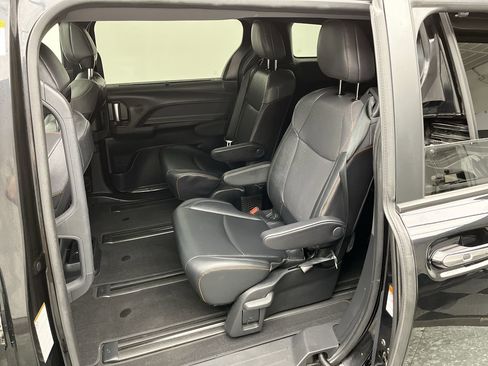 Used 2021 Toyota Sienna XSE w/ XSE Plus Package AWD/4WD image 12