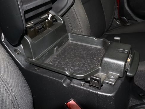 Used 2021 Jeep Wrangler Unlimited Sport AWD/4WD image 25