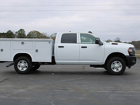 Used 2023 RAM 3500 Tradesman w/ Convenience Group image 9