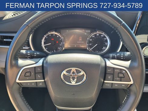 Used 2023 Toyota Highlander XLE image 30