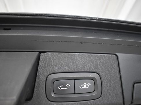 Used 2021 Volvo XC60 T5 Momentum w/ Climate Package AWD/4WD image 34