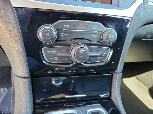 Used 2023 Chrysler 300 Touring L RWD image 23