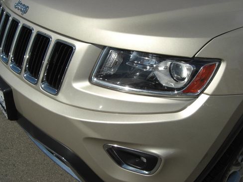 Used 2014 Jeep Grand Cherokee Limited w/ Trailer Tow Group IV AWD/4WD image 6