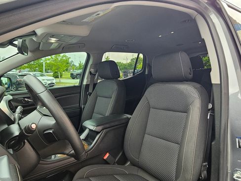 Used 2022 GMC Acadia SLE FWD image 22