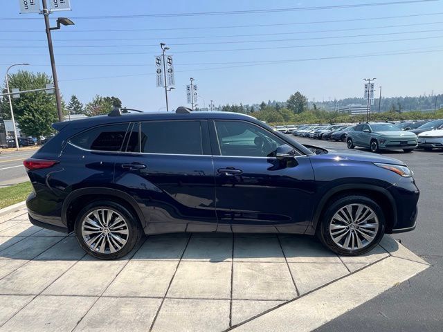 Used 2020 Toyota Highlander Platinum AWD/4WD image 4