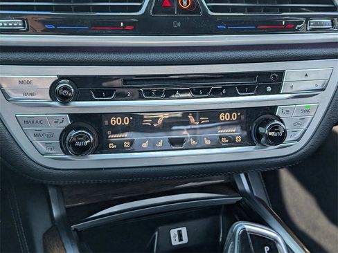 Used 2017 BMW 750i image 28