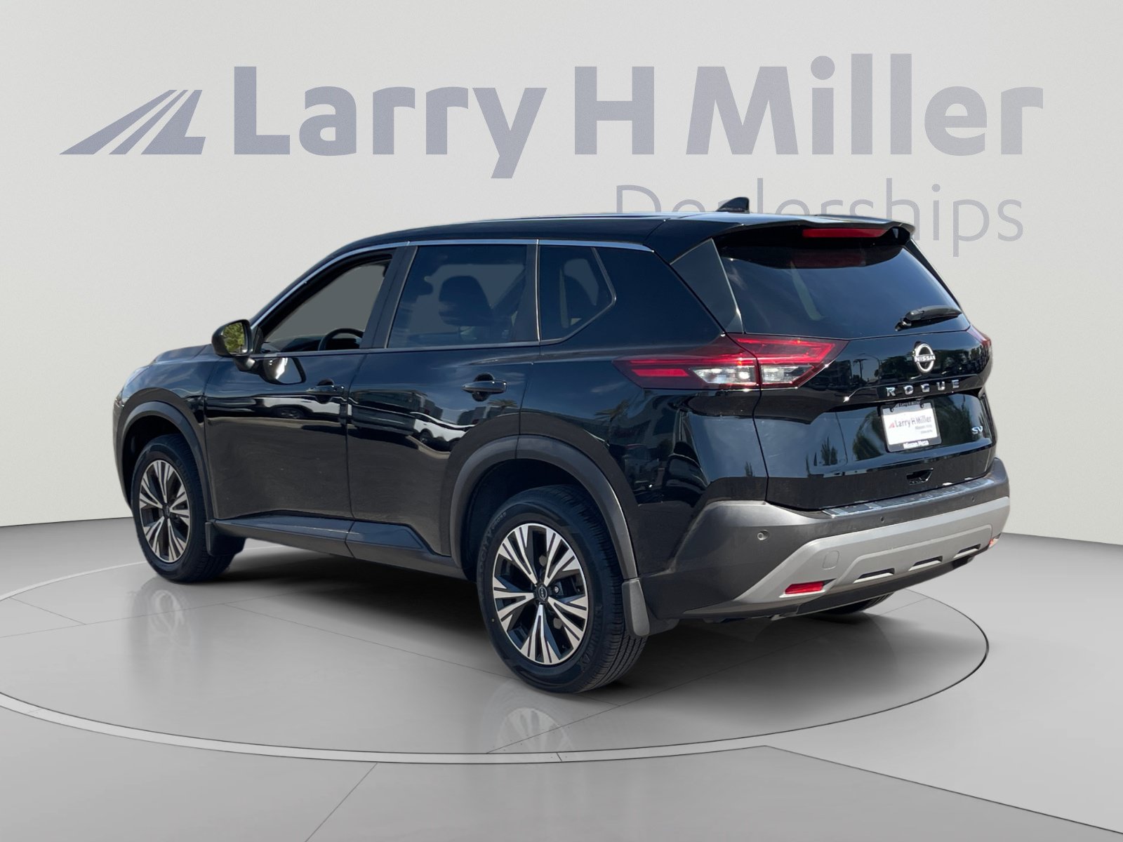 Used 2023 Nissan Rogue SV FWD image 3