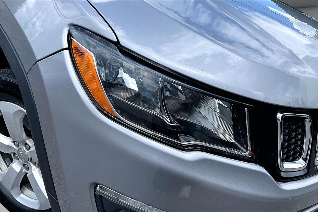Used 2019 Jeep Compass Latitude w/ Cold Weather Group AWD/4WD image 32