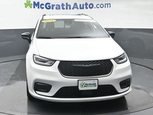 Used 2024 Chrysler Pacifica Limited w/ S Appearance Package image 4