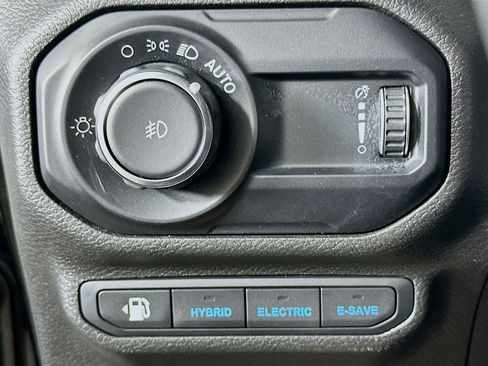 Used 2023 Jeep Wrangler Sahara w/ Cold Weather Group image 17