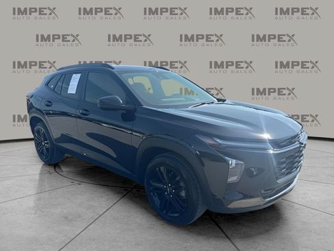 Used 2025 Chevrolet Trax ACTIV w/ Driver Confidence Package FWD image 4