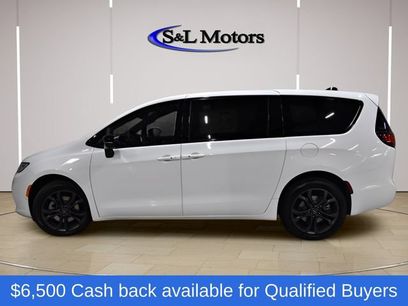 New 2026 Chrysler Pacifica Select