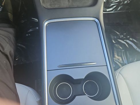 Used 2021 Tesla Model Y Long Range image 18