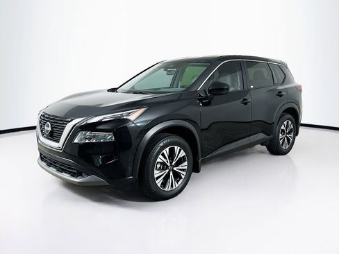 Used 2023 Nissan Rogue SV image 3
