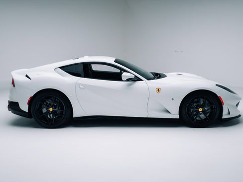 Used 2019 Ferrari 812 Superfast image 3