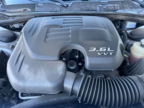 Used 2022 Dodge Challenger SXT image 22