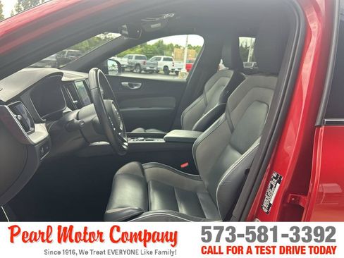Used 2021 Volvo XC60 T5 R-Design AWD/4WD image 11