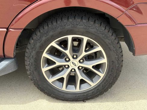 Used 2017 Ford Expedition XLT w/ Equipment Group 202A RWD image 9