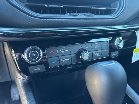 New 2026 Jeep Compass Latitude image 25