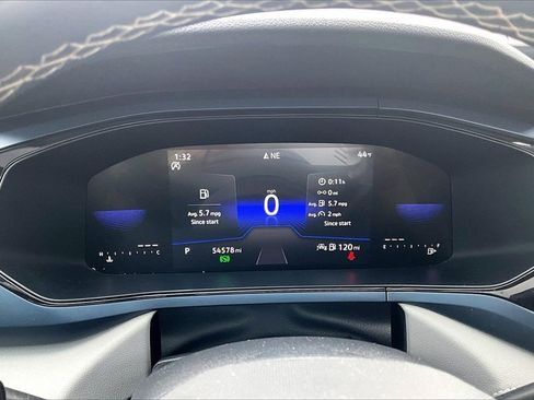 Used 2024 Volkswagen Taos SE image 20