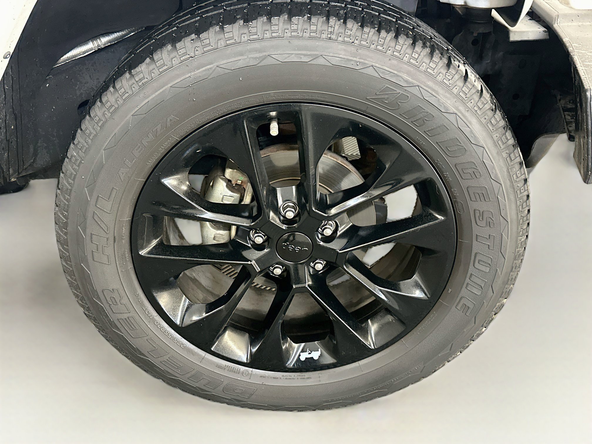 Used 2018 Jeep Wrangler Unlimited Sahara w/ Connectivity Group AWD/4WD image 11