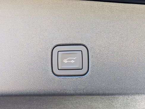 New 2026 Cadillac Optiq Luxury 2 image 31