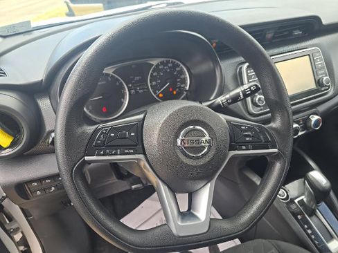 Used 2021 Nissan Kicks S FWD image 5