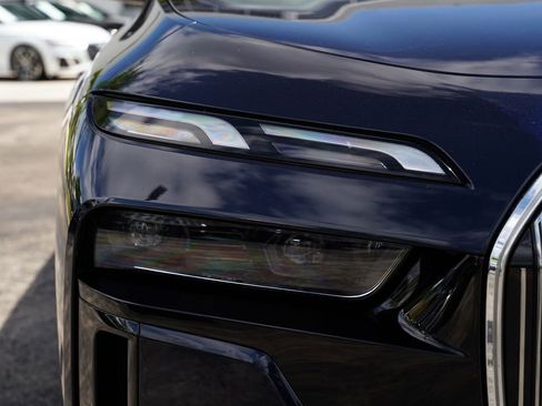 Used 2025 BMW 740i xDrive image 3