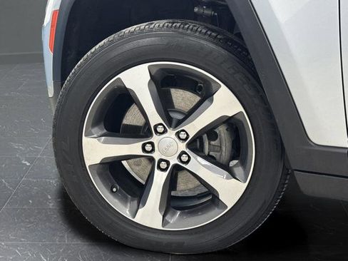 Used 2022 Jeep Grand Cherokee Limited 4xe image 11