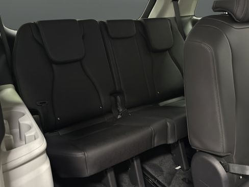 Used 2024 Kia Carnival EX FWD image 25