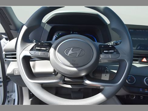 New 2026 Hyundai Elantra SE FWD image 17