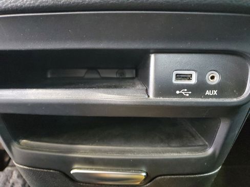 Used 2019 Chrysler Pacifica Touring Plus w/ S Appearance Package FWD image 28