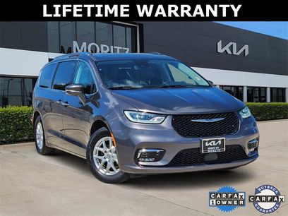 Used 2021 Chrysler Pacifica Touring-L w/ Uconnect Theater Family Group