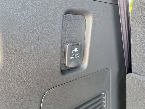 New 2025 Nissan Armada SL w/ Captain's Chari Seat Package image 10