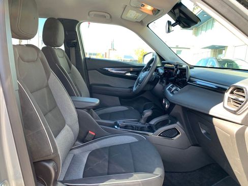 Used 2025 Chevrolet TrailBlazer LT image 34