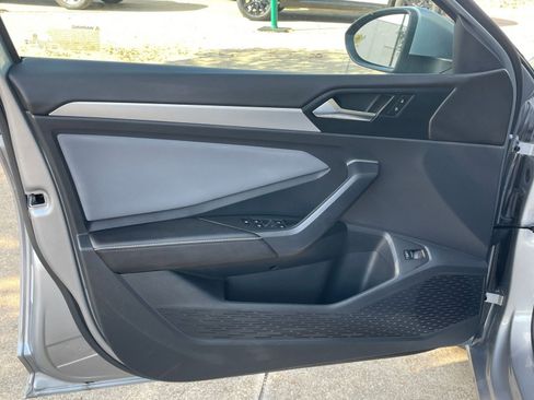 Used 2025 Volkswagen Jetta SE image 20