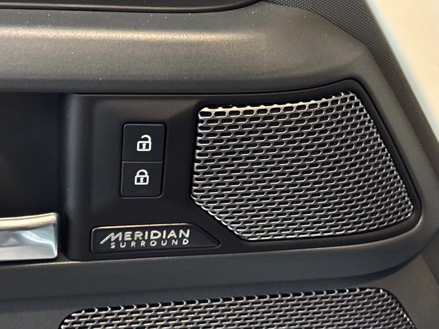 Used 2024 Land Rover Defender 110 X-Dynamic SE AWD/4WD image 26