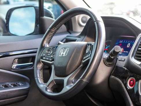 Used 2021 Honda Pilot Touring image 11