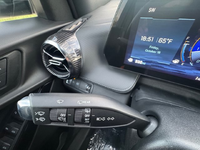 Used 2025 Chevrolet Equinox LT w/ Convenience Package II FWD image 25