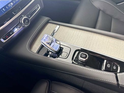Used 2025 Volvo V90 B6 Cross Country Ultra w/ Climate Package image 15